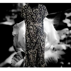 Simply Vera small short sleeve lined black and white floral flowy woman's dress
